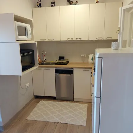 Andrea Apartment *